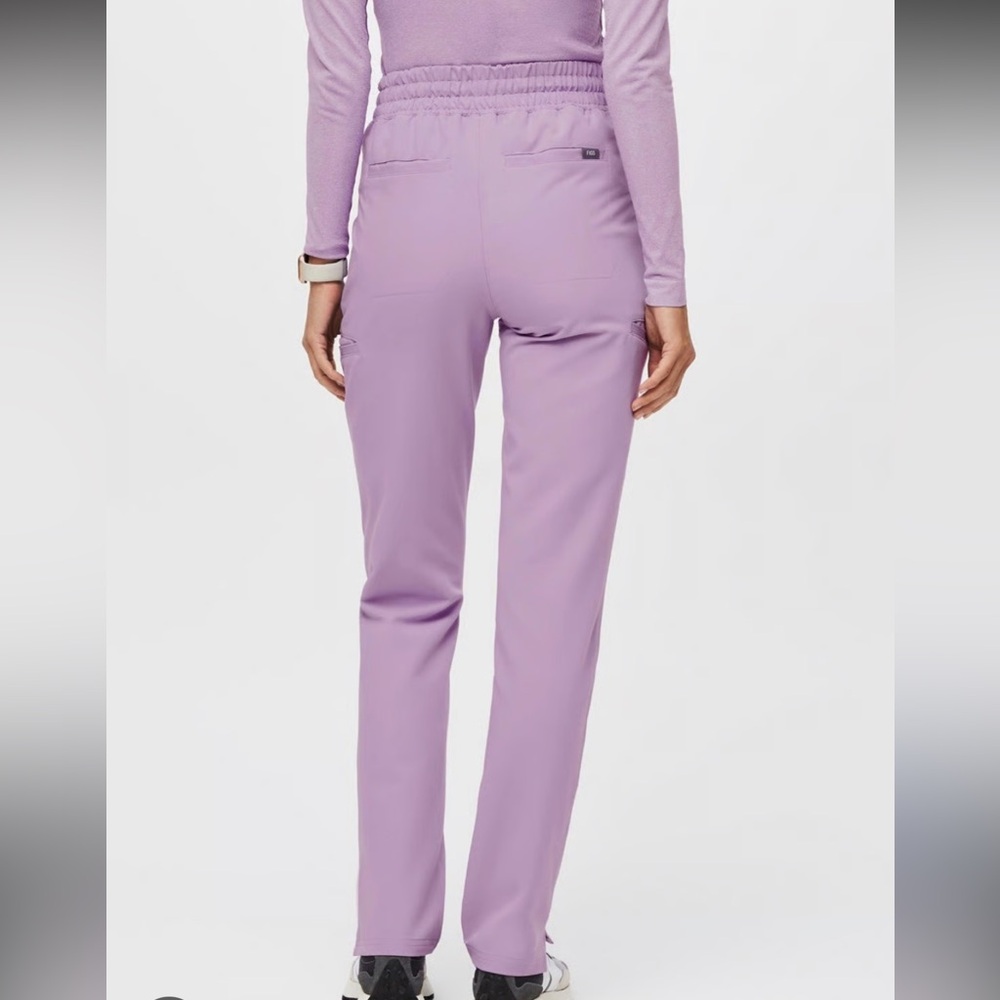 Figs women’s skinny scrub pants in Lavender Dew